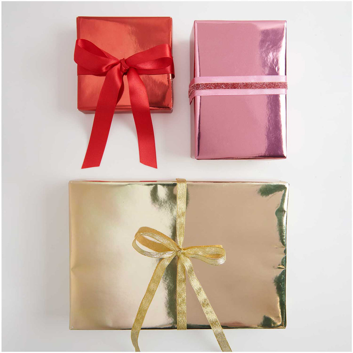 Victoria + Albert Berlin Geschenkpapier – Metallic Red Design