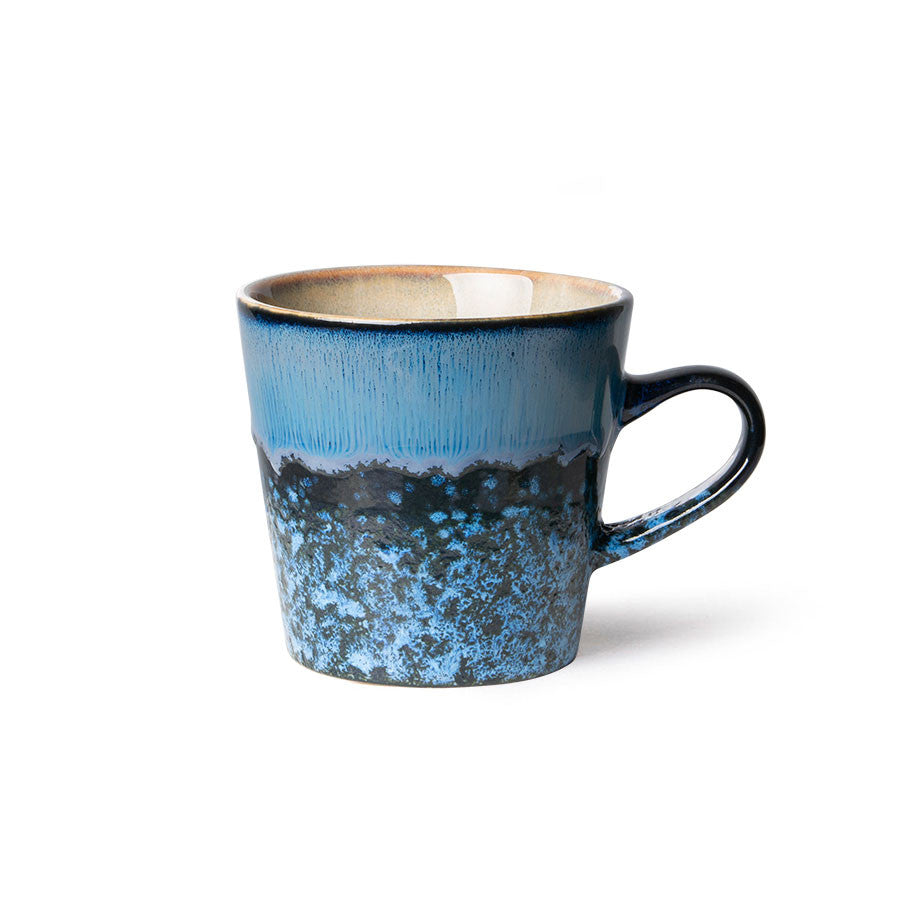victoria meets albert - Night 70s Keramik Americano-Tasse in dunklem Retro-Look  